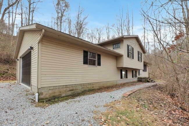 Building Photo - 1889 Wolverine Dr