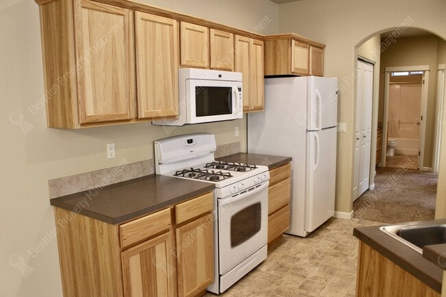 Building Photo - 2333 NE Mary Rose Pl
