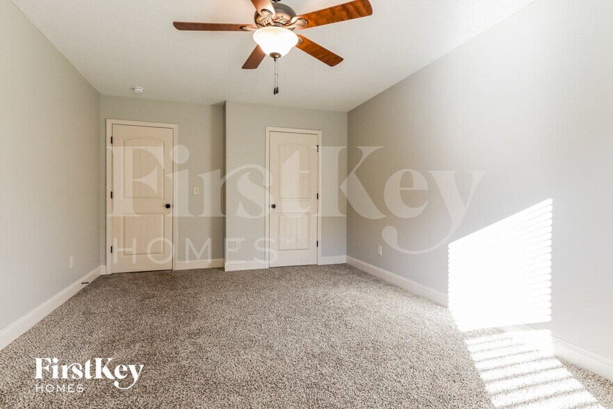 Building Photo - 1028 Lake Vista Dr