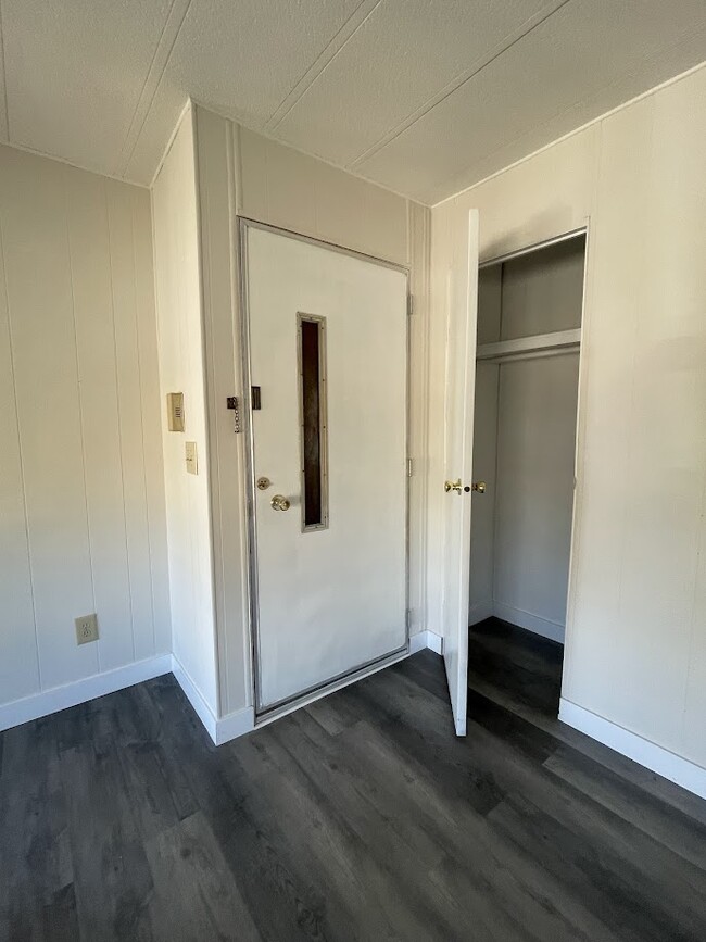 closet & add-on room - 17149 Chico Dr