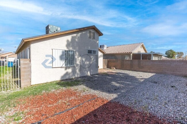 Building Photo - 2005 Rose Coral Ave