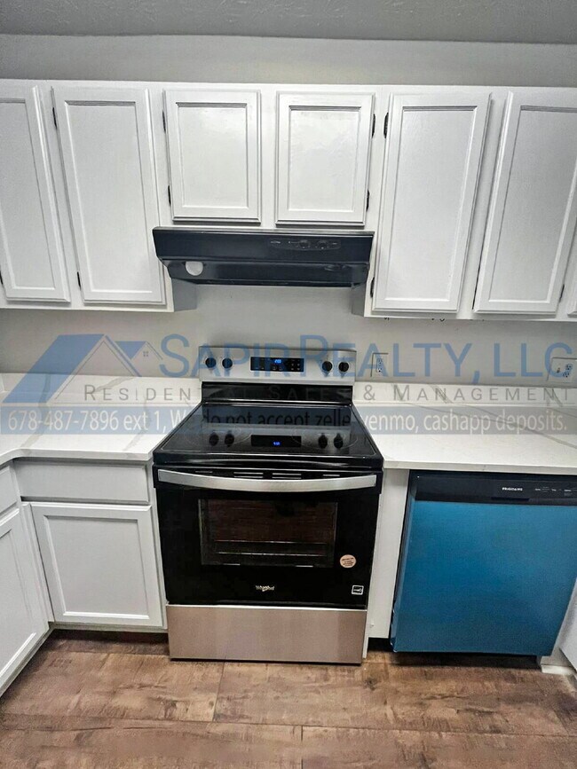 Building Photo - 5802 Trent Walk Dr
