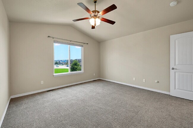 Building Photo - $2,650 - 4 Bed, 2.5 Bath Home with Fenced ...