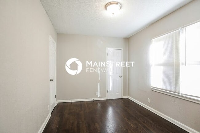 Building Photo - 3 Bedroom Pet-Friendly Home in KANSAS CITY...