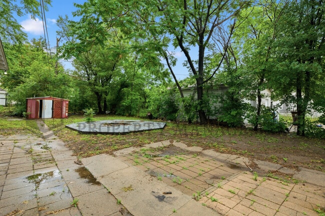Building Photo - 1425 S Laura Ave
