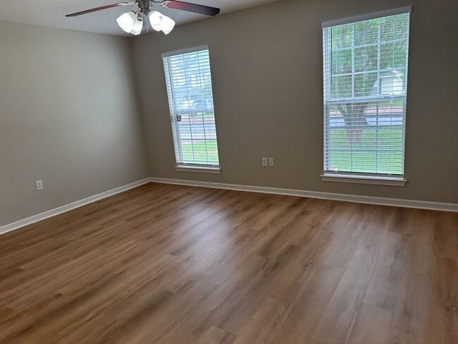 Building Photo - 355 Shady Oak Cir