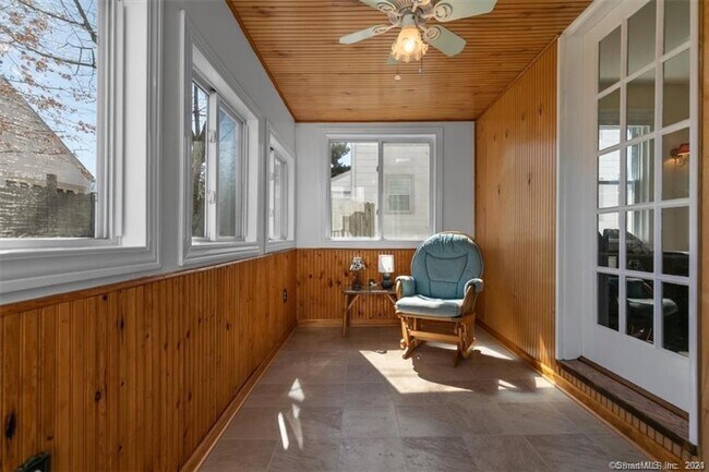 Building Photo - 21 Lilac Ave