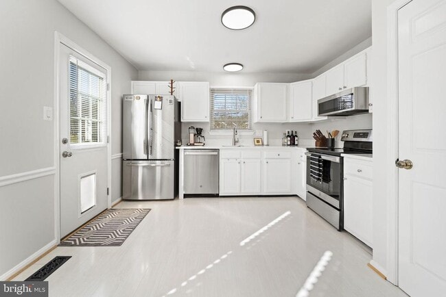 Building Photo - 13689 Water Springs Ct
