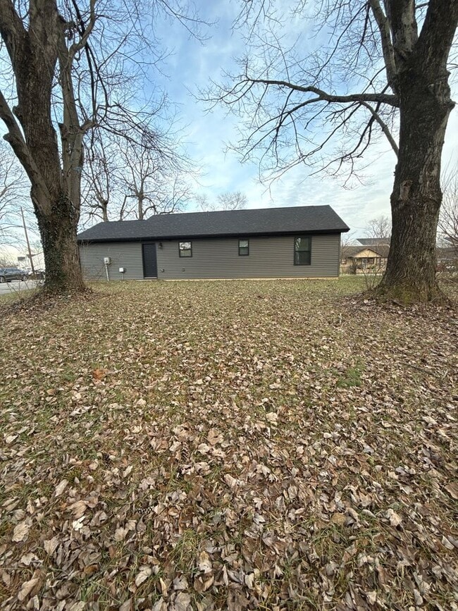 Building Photo - Beautiful ranch home