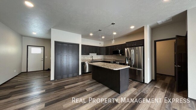 Building Photo - 5911 S Whisper Creek Pl