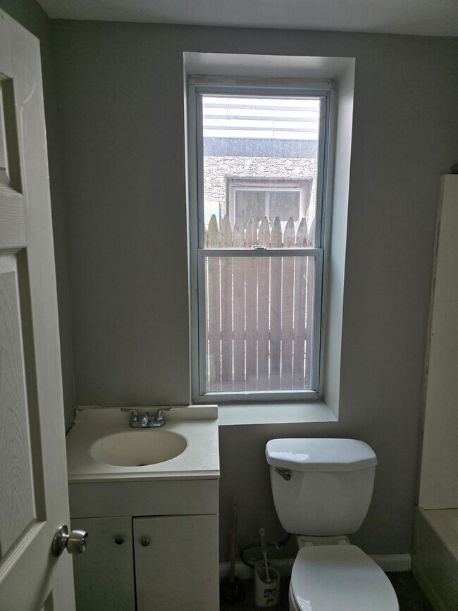 Building Photo - 1938 E Elkhart St