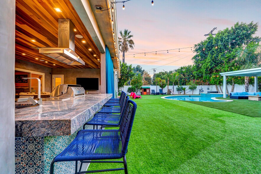 Building Photo - 5817 Ranchito Ave