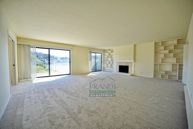 Building Photo - 16 Greenwood Bay Dr