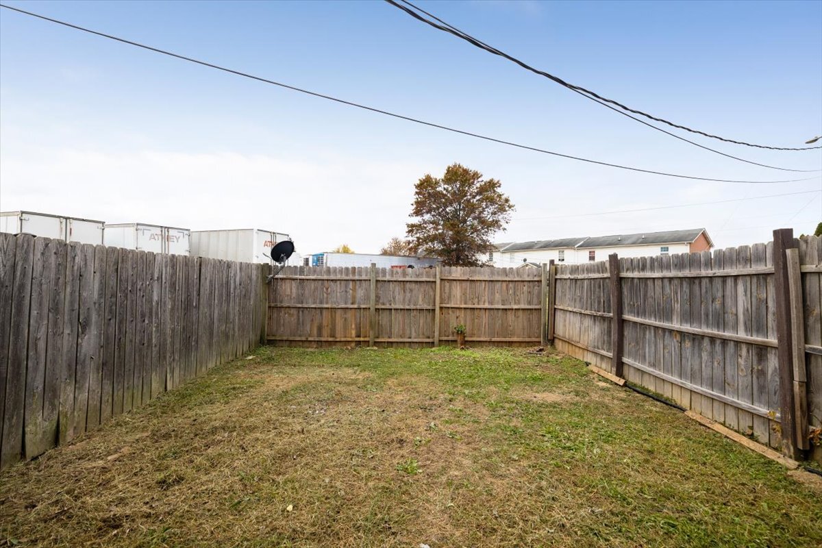 Building Photo - 513 Buckingham Dr