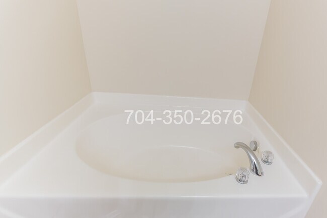 Building Photo - 1941 Pheasant Glen Rd