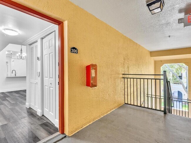 Building Photo - 2433 Centergate Dr