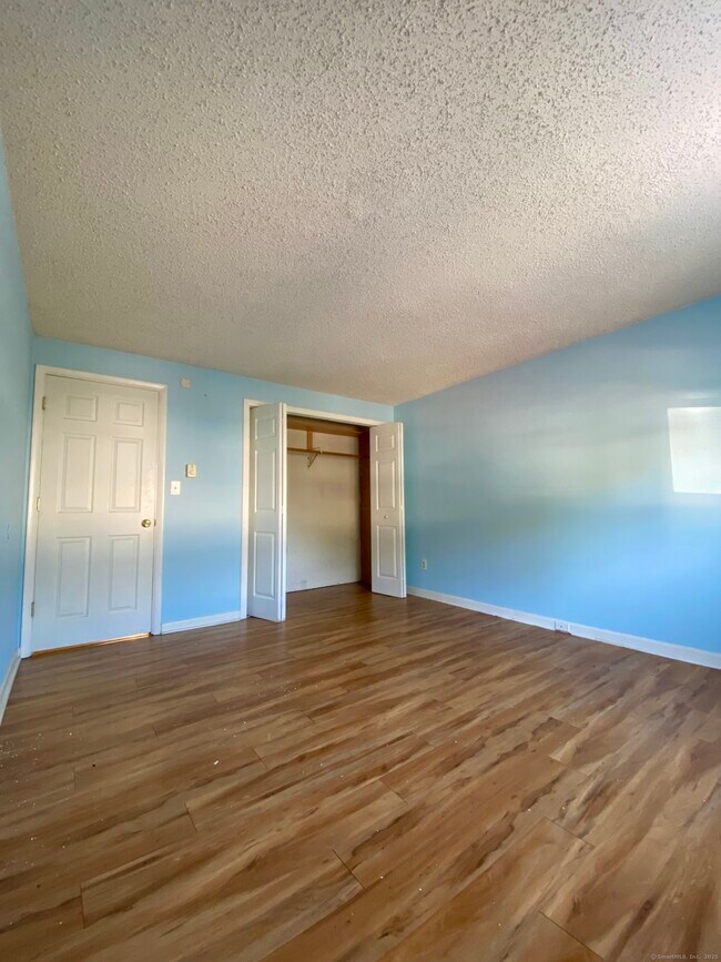 Building Photo - 466 Middletown Ave
