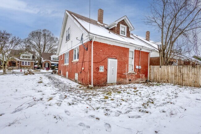 Building Photo - 19572 Alcoy Ave