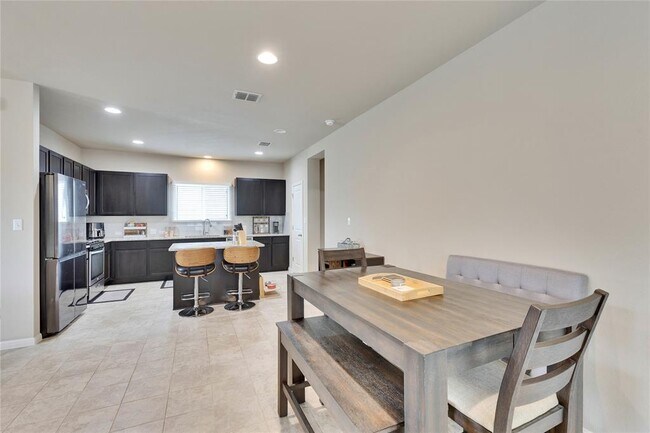 Building Photo - 106 Mossycup Dr