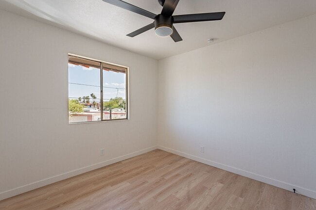 Building Photo - 2nd floor unit with all the upgrades!