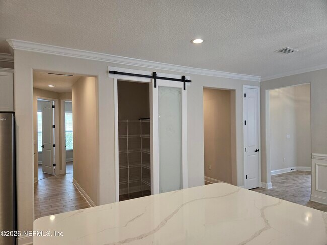 Building Photo - 835 Silver Pine Dr