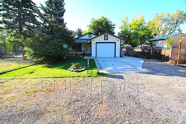 Building Photo - 8013 W Queen Ct