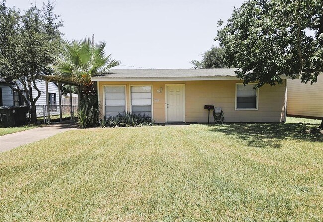 Building Photo - 118 Pompano Ave