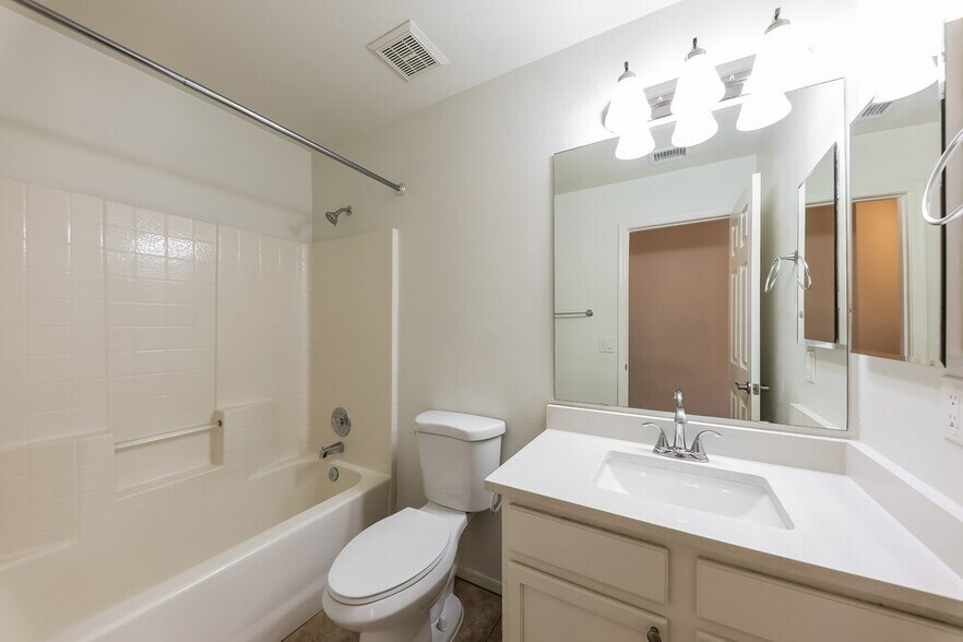 Building Photo - 5203 W Kristal Way