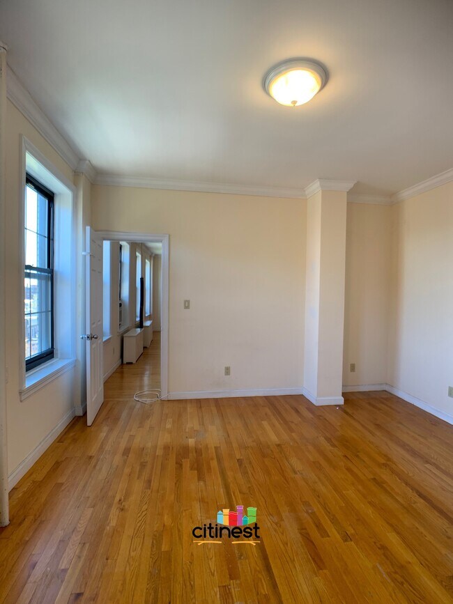 Building Photo - 9214 Ridge Blvd