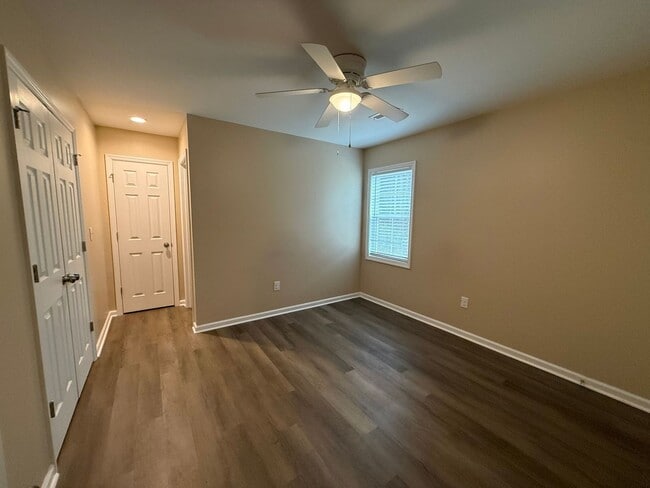 Building Photo - Nice 2 Bedroom, 2 bath duplex