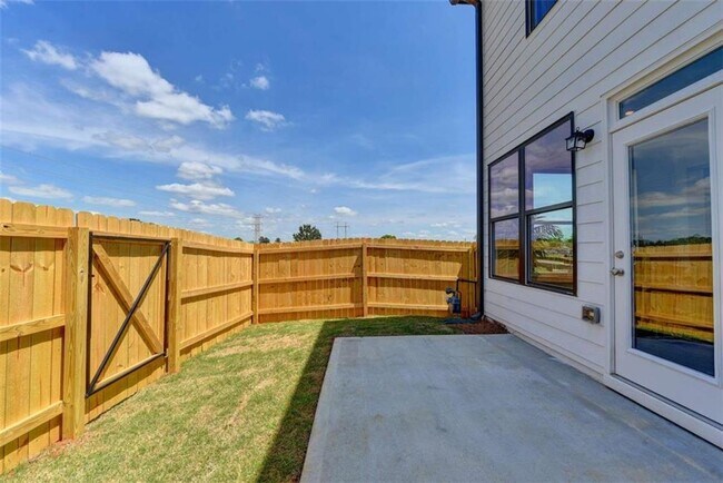 Building Photo - 132 Cannon Trce Dr
