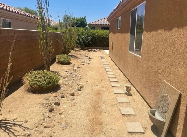 Building Photo - Gated Community in North Indio