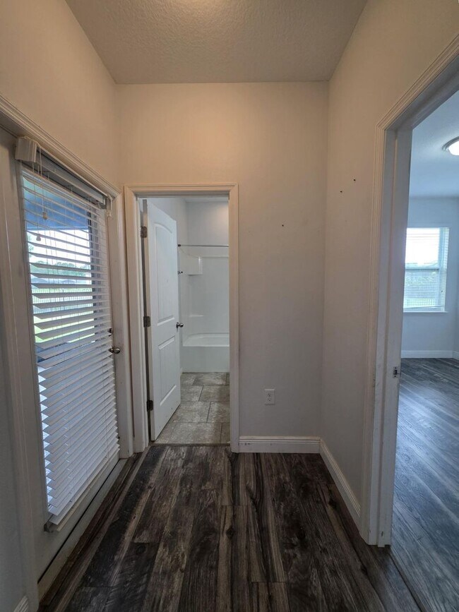 Building Photo - Gorgeous 4-Bedroom, 3-Bathroom Home in Providence