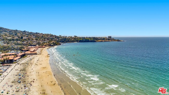 Building Photo - 8176 La Jolla Shores Dr