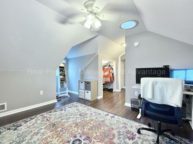 Building Photo - 3 Bed/2.5 Bath - Cape Cod Charm with Modern Comforts Throughout