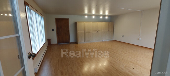Building Photo - 355 W Selmar Ct