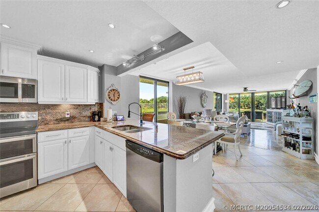 Building Photo - 10680 S Ocean Dr