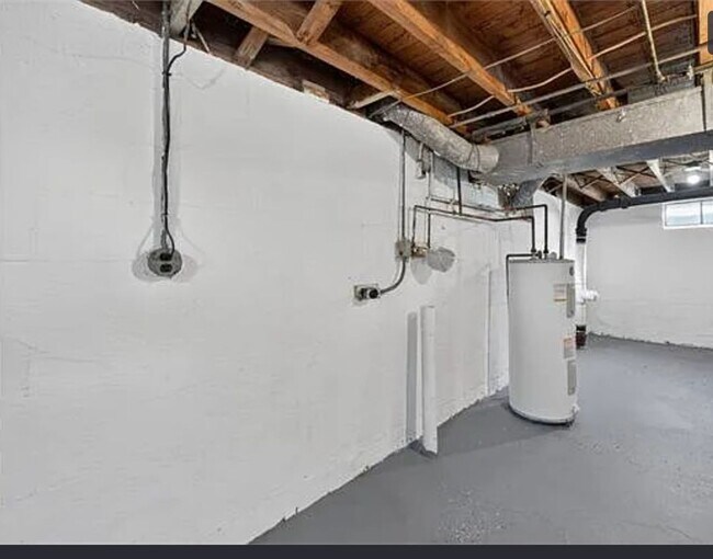 Building Photo - 6166 Emerald Ave