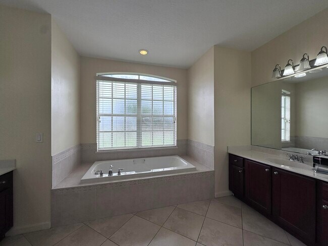 Building Photo - 6025 NW Wolverine Rd