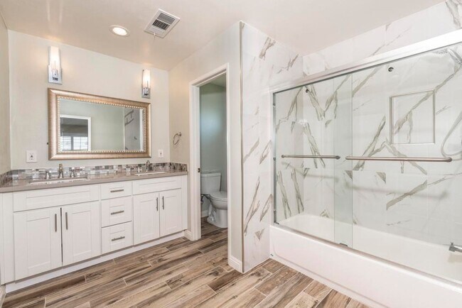 Building Photo - **Remodeled** spacious 5 bedroom home!!!