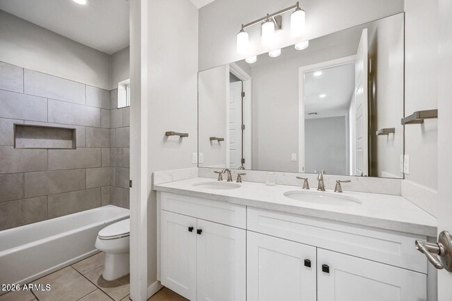 Building Photo - 3030 N 38th St