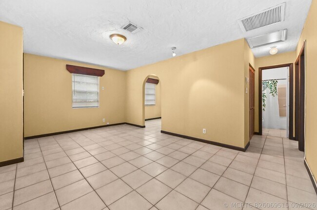 Building Photo - 811 32nd St