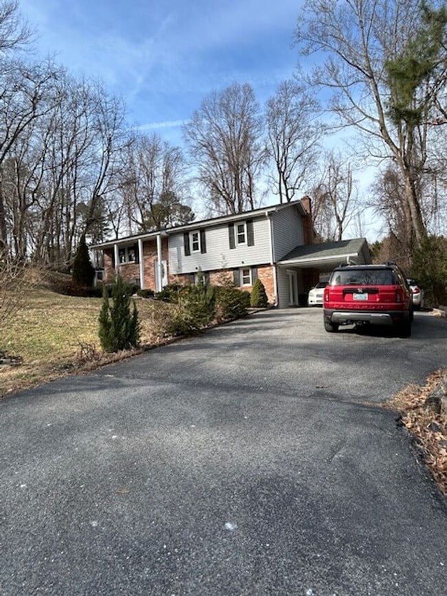 Building Photo - Rooms for Rent, Shared Living in a Beautiful Furnished Home