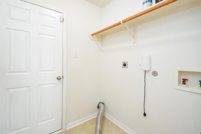Building Photo - 6902 Manor Terrace Ln