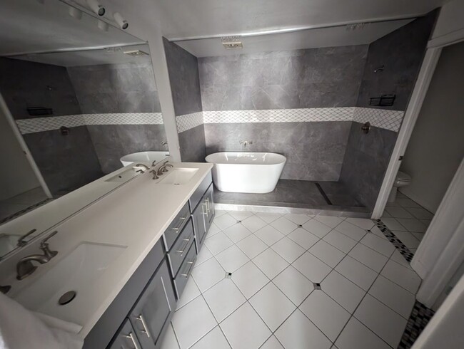 Building Photo - 821 Glacier Peak Ln