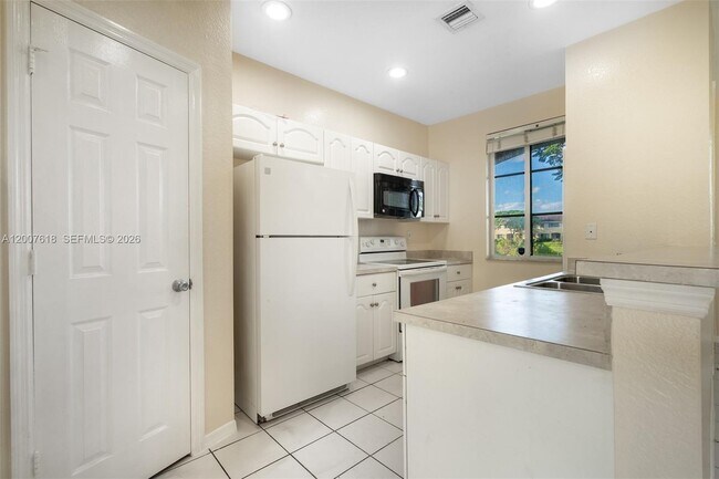 Building Photo - 6051 SW 19th Pl