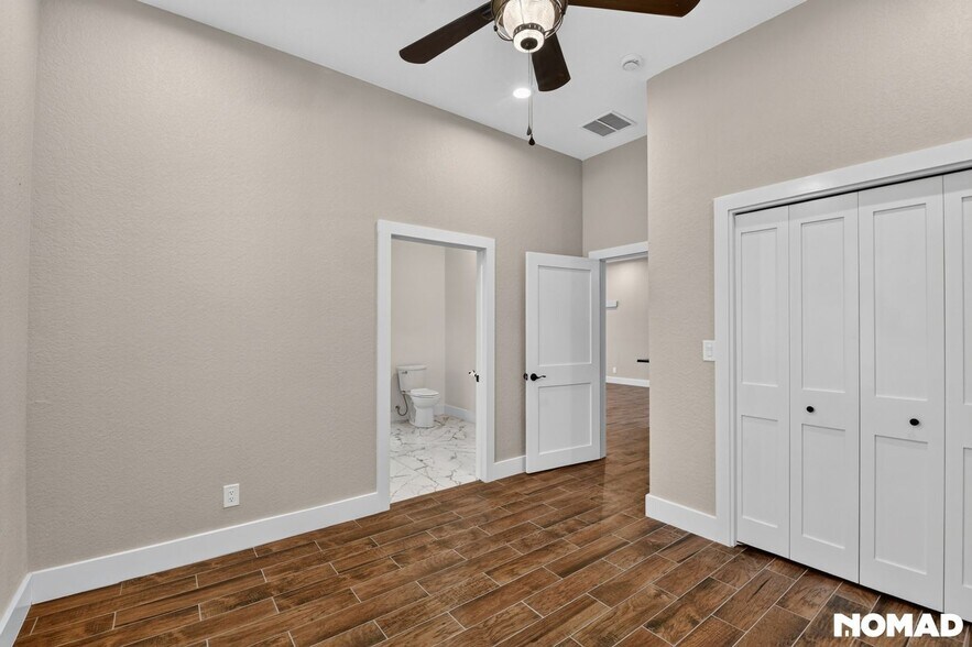 Building Photo - 1130 Circle Acres