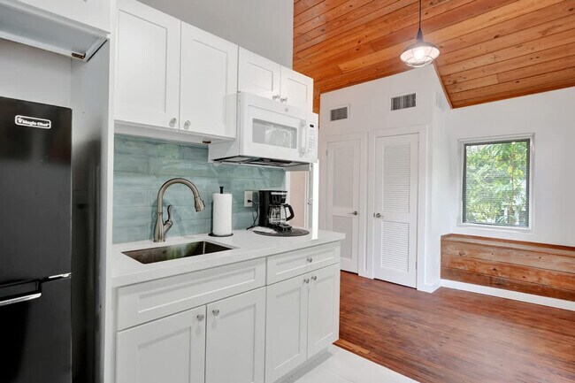 Building Photo - 1115 SW 4th St