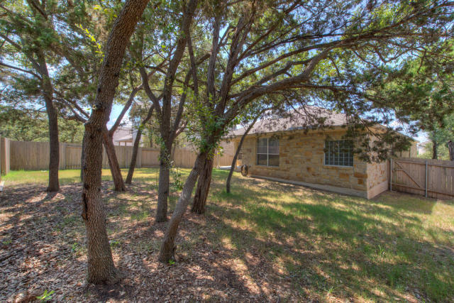 Building Photo - One Story Hill Country Home, Many Upgrades