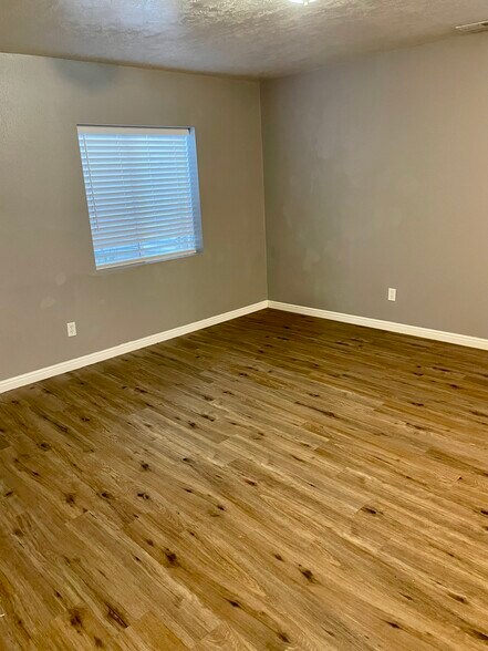 Building Photo - 2406 E 1170 S